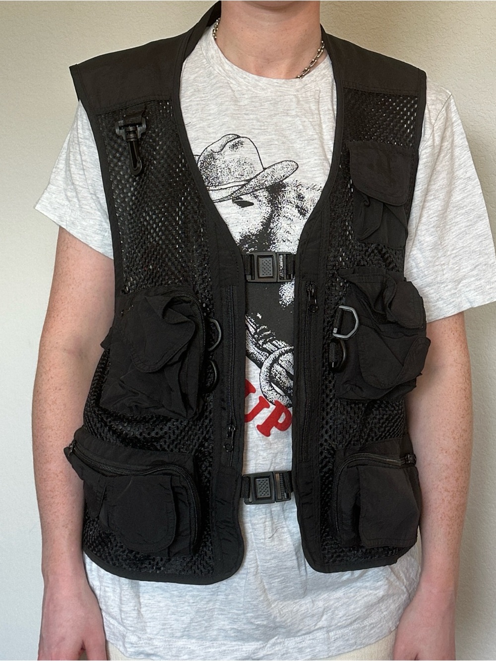 Mesh tactical vest in black